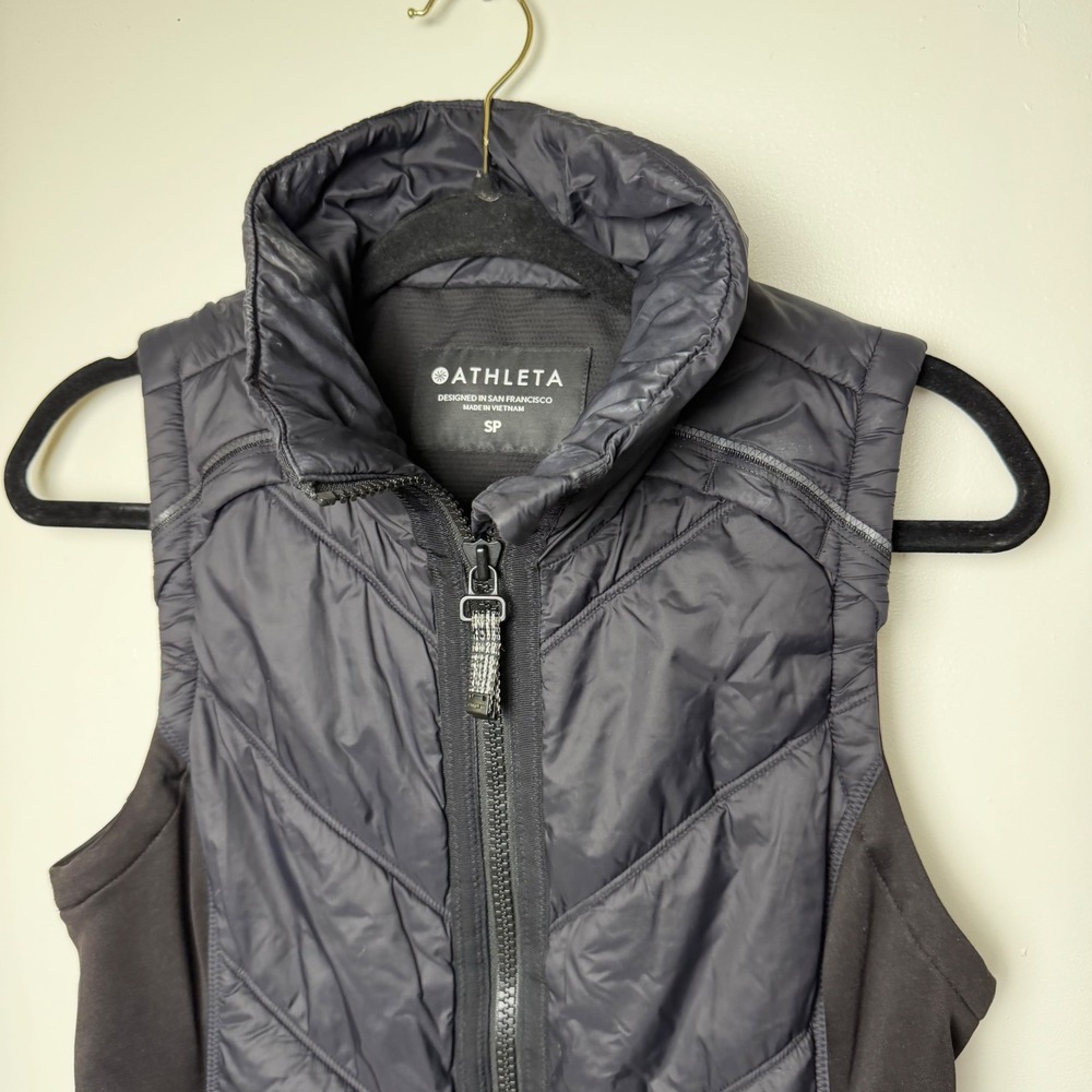 Athleta Black Zip Up Puffer Vest with Pockets Athleisure Sz S - Picture 5 of 10